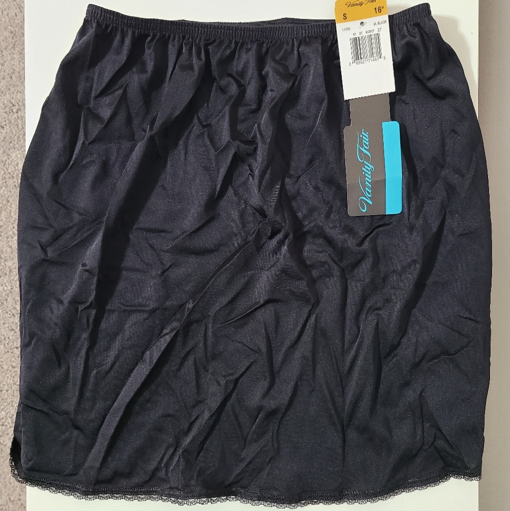 Vanity Fair Slip size SMALL